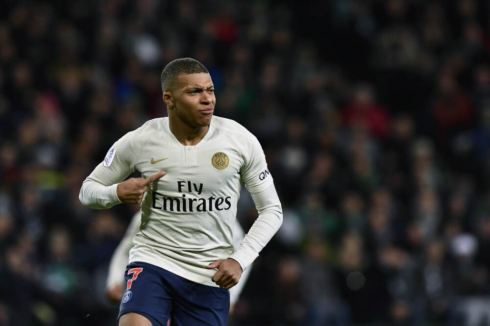 开门黑：中国队0-1输越南！最添堵的不仅那个失球，还有另1个镜头